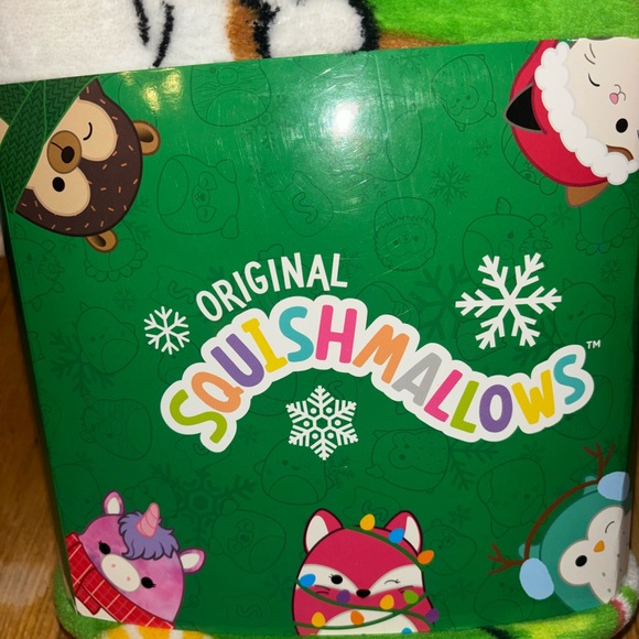 Squishmallows Green Blanket with Colorful Characters - Picture 4 of 4